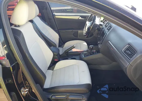 2016 Volkswagen Jetta 1.8T Sport z USA, uszkodzony, nr VIN 3VWD17AJ6GM259529